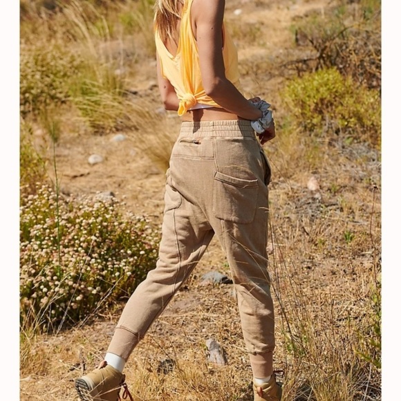 New Free People June Bug Joggers Sweatpants Slouchy Tan Stone XS - Picture 4 of 9